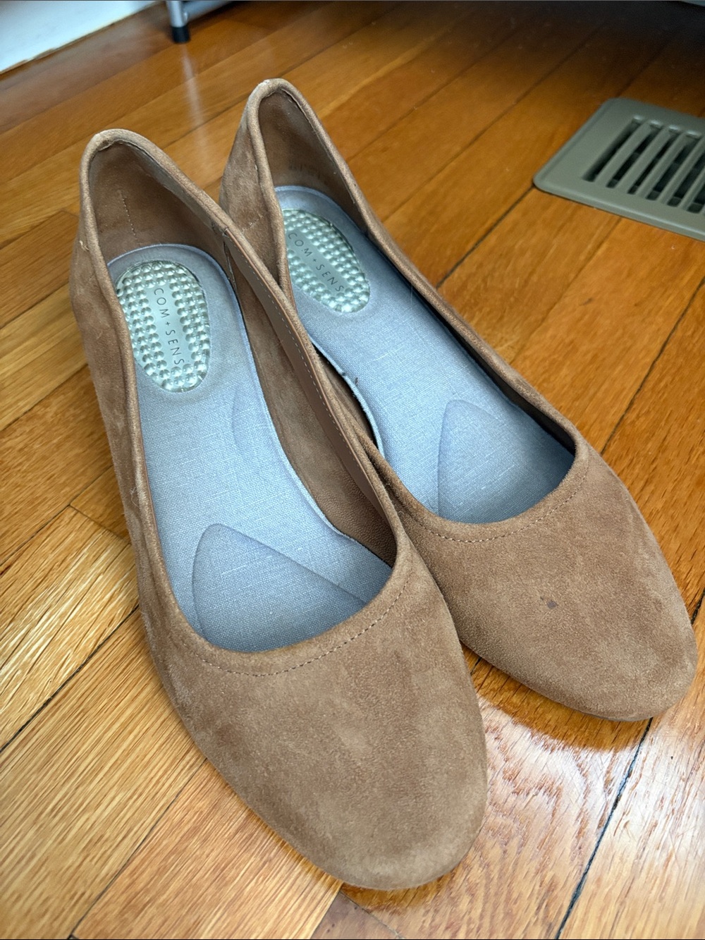 Com+ sens 8.5 tan suede block heels very comfortable shoes!